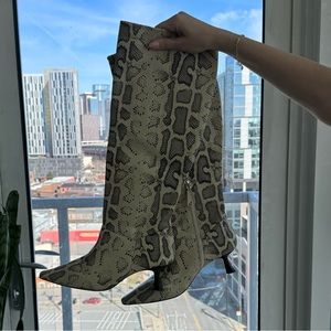 Jonathan Boot in Grey Snake Raye 9.5